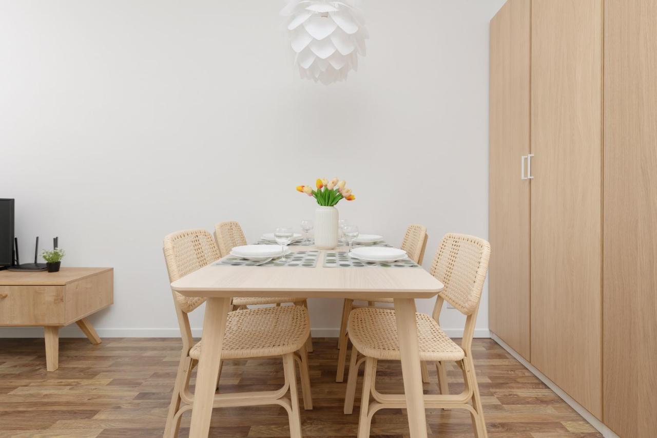 Stacja Wola Apartments With Parking By Noclegi Renters ワルシャワ エクステリア 写真