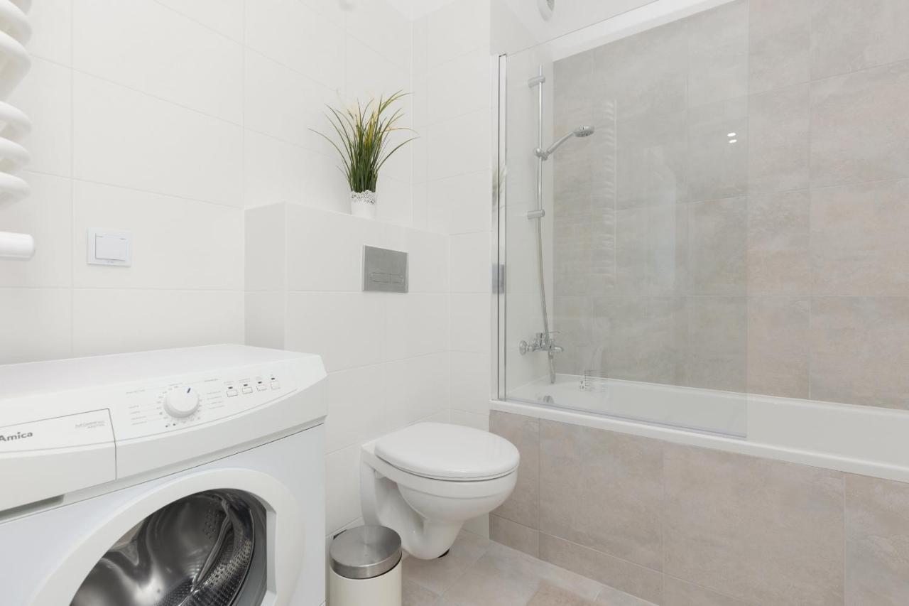 Stacja Wola Apartments With Parking By Noclegi Renters ワルシャワ エクステリア 写真