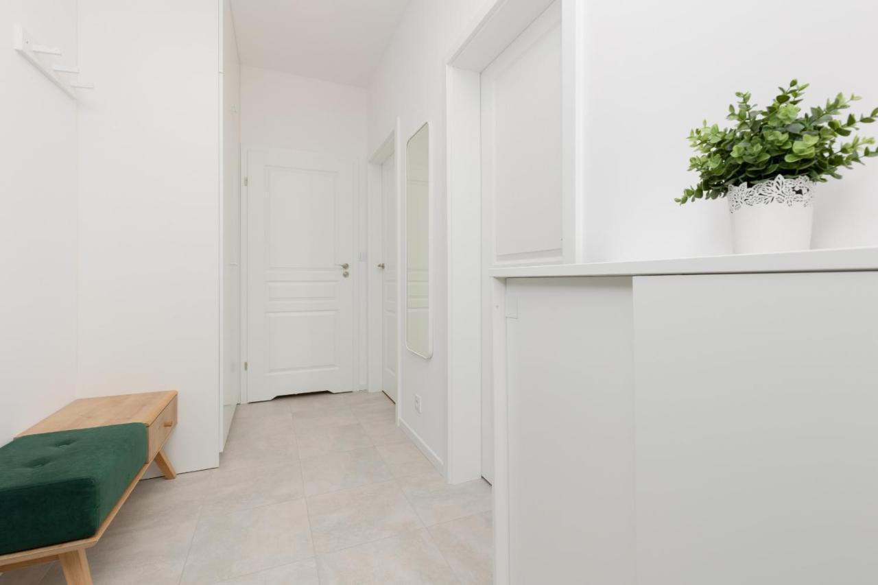 Stacja Wola Apartments With Parking By Noclegi Renters ワルシャワ エクステリア 写真