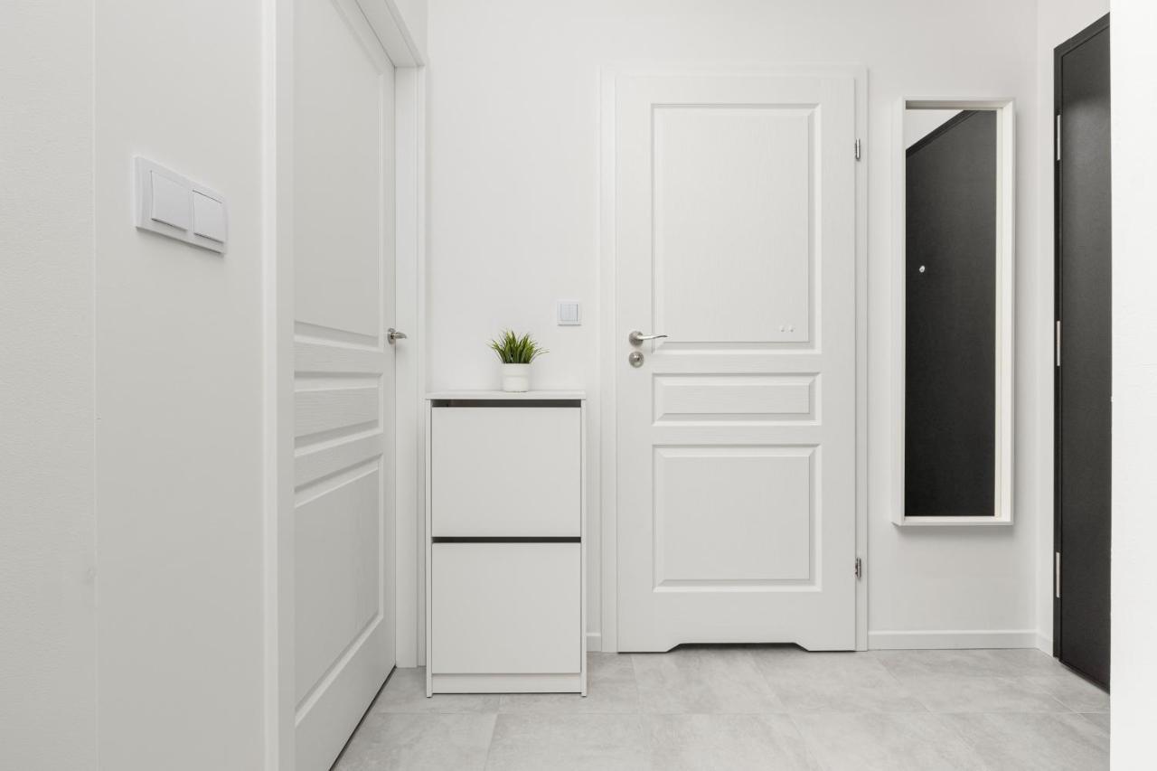 Stacja Wola Apartments With Parking By Noclegi Renters ワルシャワ エクステリア 写真